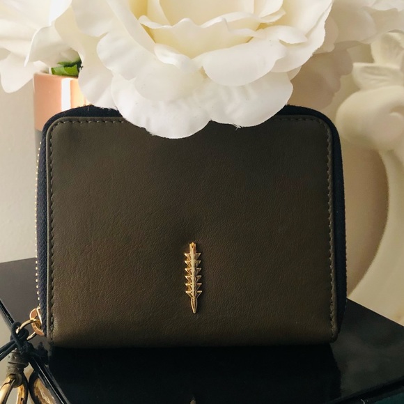 🎀 Thacker Ciara Compact Bi-Fold Zip Wallet - Picture 1 of 6